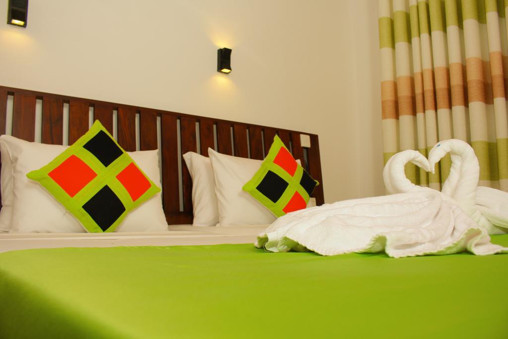 Cozy Sea View Inn Hikkaduwa Bagian luar foto